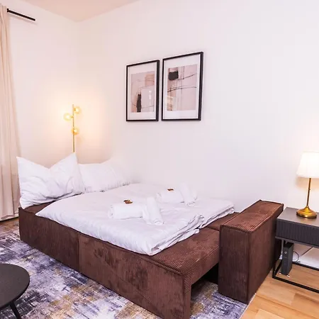 Nuit - Hbf, Zentral, Helios-klinik, Messe Düsseldorf 19 Km, Neu Krefeld