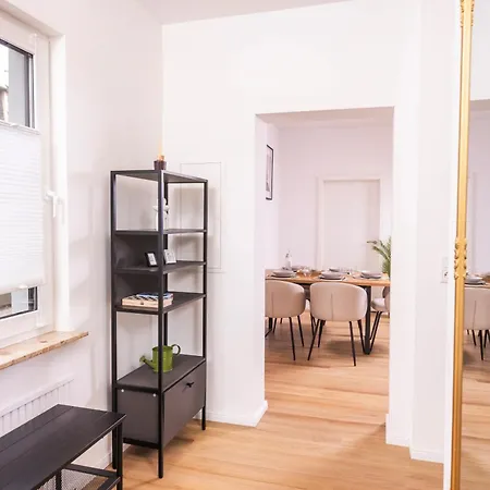 Nuit - Hbf, Zentral, Helios-klinik, Messe Düsseldorf 19 Km, Neu