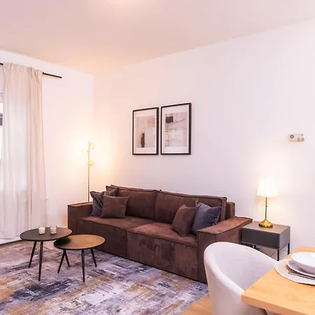 Nuit - Hbf, Zentral, Helios-klinik, Messe Düsseldorf 19 Km, Neu Krefeld