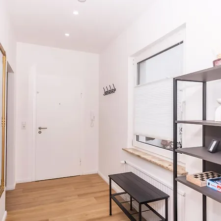 Nuit - Hbf, Zentral, Helios-klinik, Messe Düsseldorf 19 Km, Neu