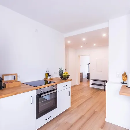 Nuit - Hbf, Zentral, Helios-klinik, Messe Düsseldorf 19 Km, Neu