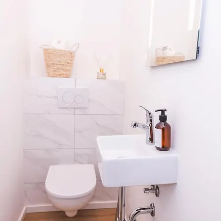 Nuit - Hbf, Zentral, Helios-klinik, Messe Düsseldorf 19 Km, Neu Apartamento *