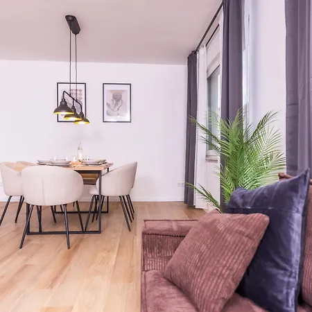 Nuit - Hbf, Zentral, Helios-klinik, Messe Düsseldorf 19 Km, Neu *