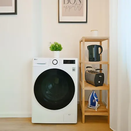 Nuit - Hbf, Zentral, Helios-klinik, Messe Düsseldorf 19 Km, Neu Apartment Krefeld