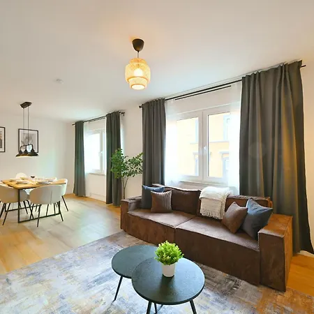 Nuit - Hbf, Zentral, Helios-klinik, Messe Düsseldorf 19 Km, Neu Krefeld