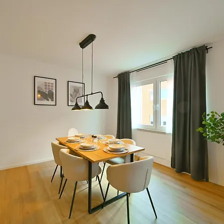 Nuit - Hbf, Zentral, Helios-klinik, Messe Düsseldorf 19 Km, Neu