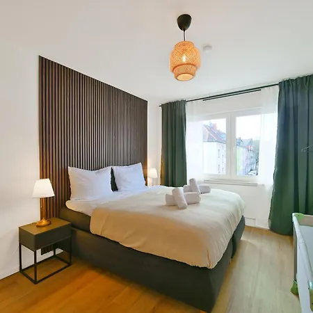 Nuit - Hbf, Zentral, Helios-klinik, Messe Düsseldorf 19 Km, Neu Apartment Krefeld