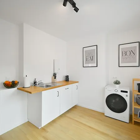 Nuit - Hbf, Zentral, Helios-klinik, Messe Düsseldorf 19 Km, Neu *