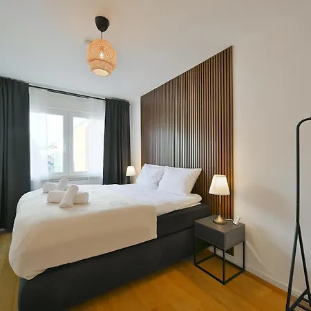 Nuit - Hbf, Zentral, Helios-klinik, Naehe Messe Duesseldorf Appartement *
