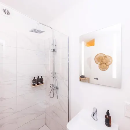 Appartement Nuit - Hbf, Zentral, Helios-klinik, Naehe Messe Duesseldorf *