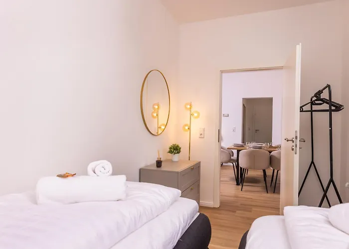 Nuit - Hbf, Zentral, Helios-klinik, Messe Düsseldorf 19 Km, Neu Apartment Krefeld