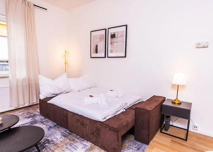 Nuit - Hbf, Zentral, Helios-klinik, Messe Düsseldorf 19 Km, Neu Krefeld