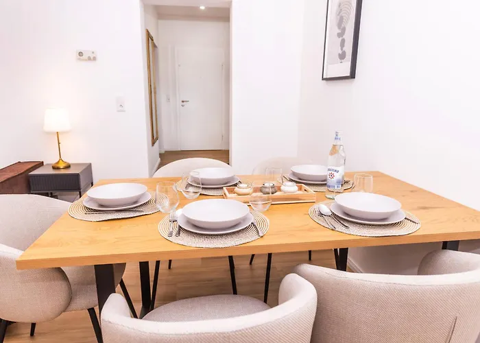 Apartment Nuit - Hbf, Zentral, Helios-klinik, Messe Düsseldorf 19 Km, Neu Krefeld