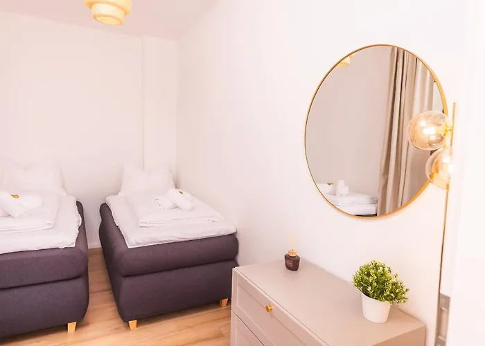 Nuit - Hbf, Zentral, Helios-klinik, Messe Düsseldorf 19 Km, Neu Apartment Krefeld