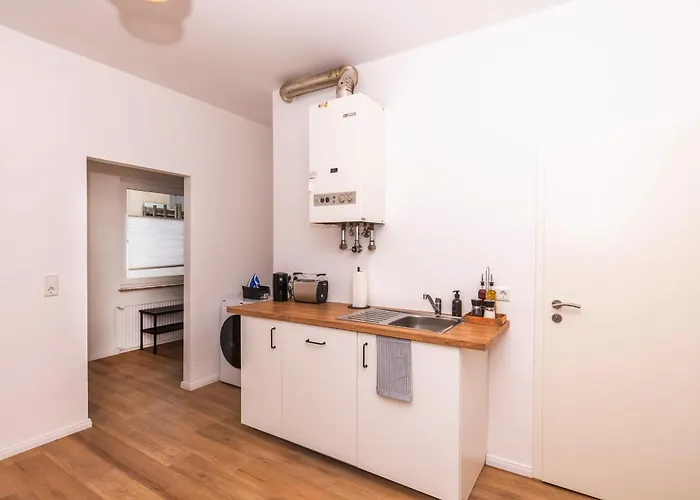 Nuit - Hbf, Zentral, Helios-klinik, Messe Düsseldorf 19 Km, Neu *