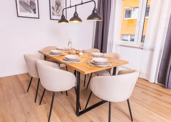 Nuit - Hbf, Zentral, Helios-klinik, Messe Düsseldorf 19 Km, Neu Krefeld