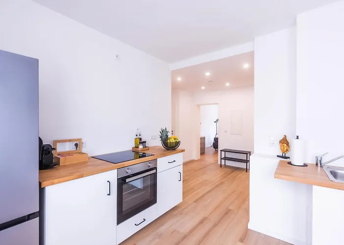 Nuit - Hbf, Zentral, Helios-klinik, Messe Düsseldorf 19 Km, Neu