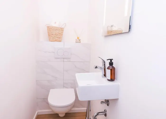 Nuit - Hbf, Zentral, Helios-klinik, Messe Düsseldorf 19 Km, Neu Apartment *