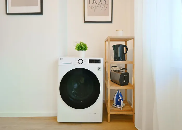 Nuit - Hbf, Zentral, Helios-klinik, Messe Düsseldorf 19 Km, Neu Apartment Krefeld