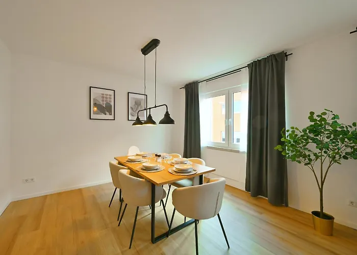 Nuit - Hbf, Zentral, Helios-klinik, Messe Düsseldorf 19 Km, Neu