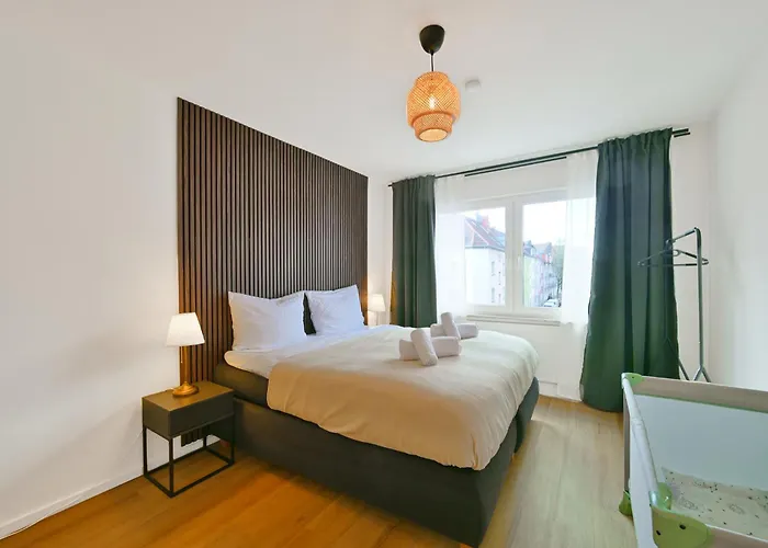 Nuit - Hbf, Zentral, Helios-klinik, Messe Düsseldorf 19 Km, Neu Apartment Krefeld