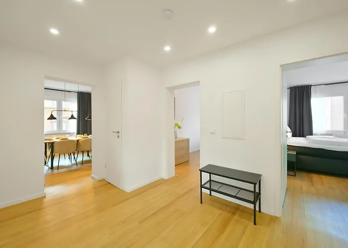 Nuit - Hbf, Zentral, Helios-klinik, Messe Düsseldorf 19 Km, Neu