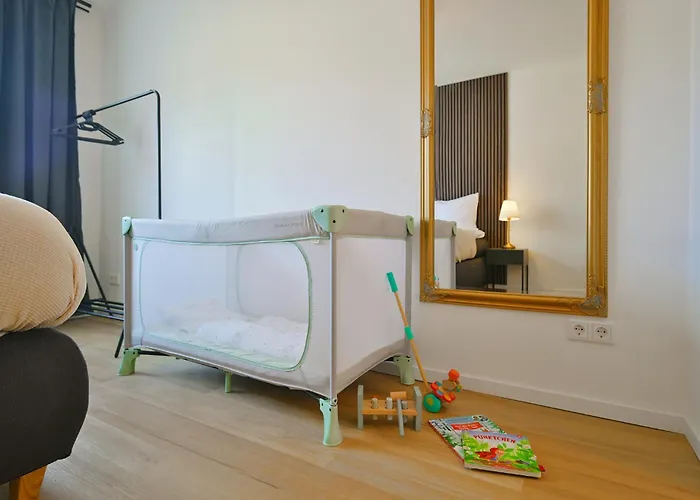 Nuit - Hbf, Zentral, Helios-klinik, Messe Düsseldorf 19 Km, Neu Apartment Krefeld