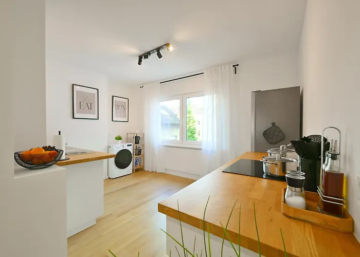 Apartment Nuit - Hbf, Zentral, Helios-klinik, Messe Düsseldorf 19 Km, Neu *