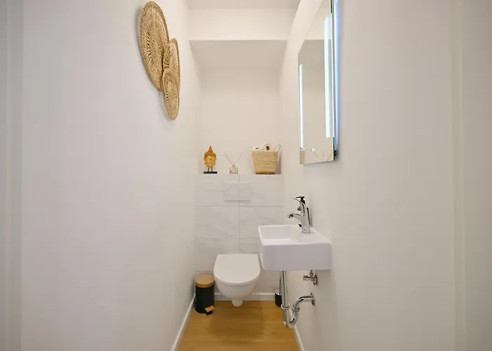 Nuit - Hbf, Zentral, Helios-klinik, Messe Düsseldorf 19 Km, Neu Apartment Krefeld