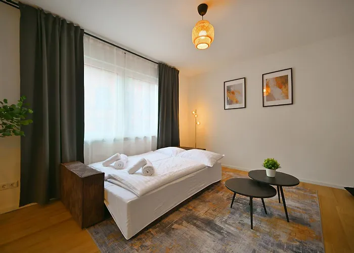 Apartment Nuit - Hbf, Zentral, Helios-klinik, Messe Düsseldorf 19 Km, Neu