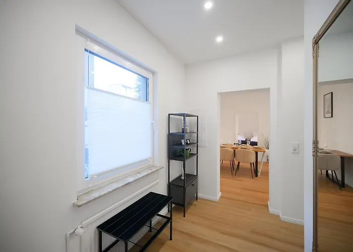 Nuit - Hbf, Zentral, Helios-klinik, Messe Düsseldorf 19 Km, Neu