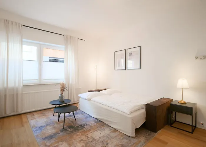 Nuit - Hbf, Zentral, Helios-klinik, Messe Düsseldorf 19 Km, Neu *