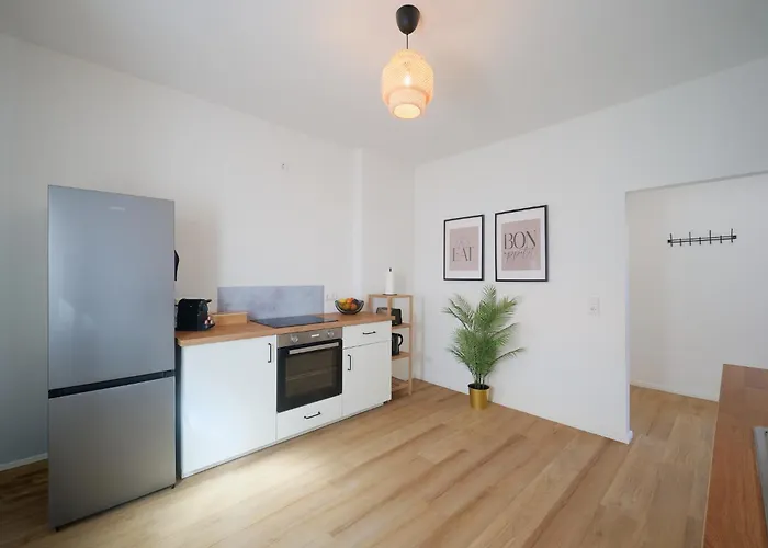 Nuit - Hbf, Zentral, Helios-klinik, Messe Düsseldorf 19 Km, Neu