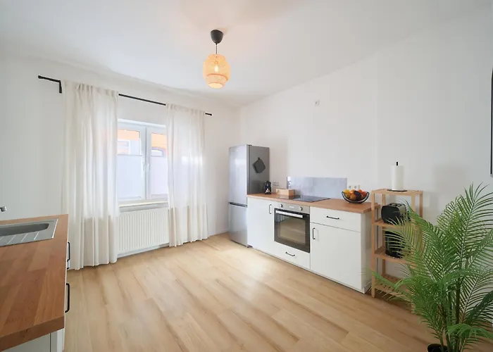 Apartment Nuit - Hbf, Zentral, Helios-klinik, Messe Düsseldorf 19 Km, Neu Krefeld